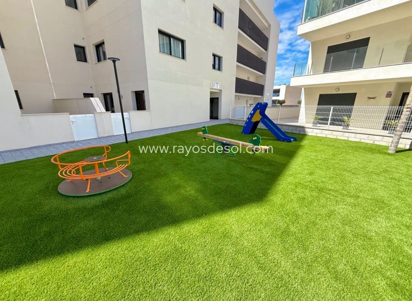 3 sypialnia Apartament na sprzedaż w Los Alcazares z basenem garażem - 340 000 € (Ref: 10124688)