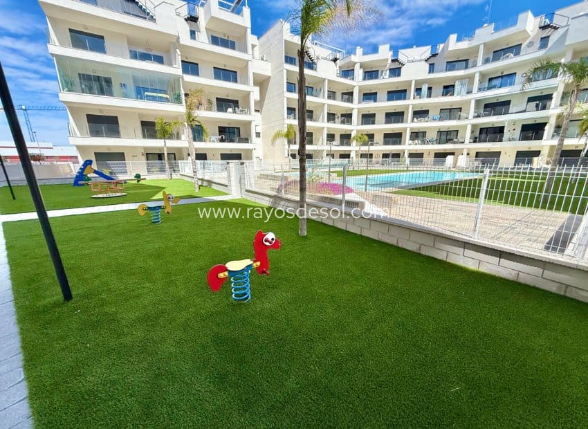 3 sypialnia Apartament na sprzedaż w Los Alcazares z basenem garażem - 340 000 € (Ref: 10124688)