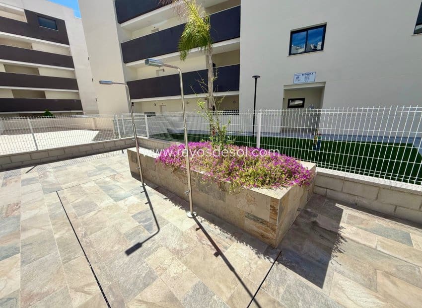 3 sypialnia Apartament na sprzedaż w Los Alcazares z basenem garażem - 340 000 € (Ref: 10124688)