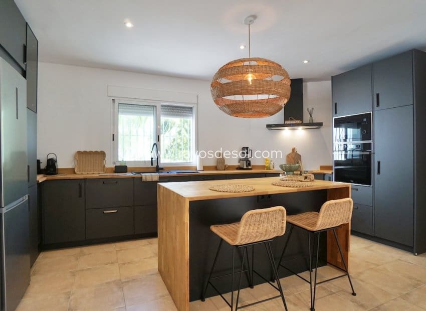 3 sypialnia Willa na sprzedaż w Benitachell / Benitatxell z basenem garażem - 649 000 € (Ref: 10132876)
