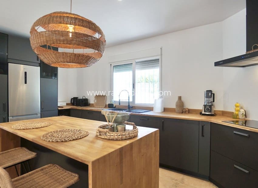 3 sypialnia Willa na sprzedaż w Benitachell / Benitatxell z basenem garażem - 649 000 € (Ref: 10132876)
