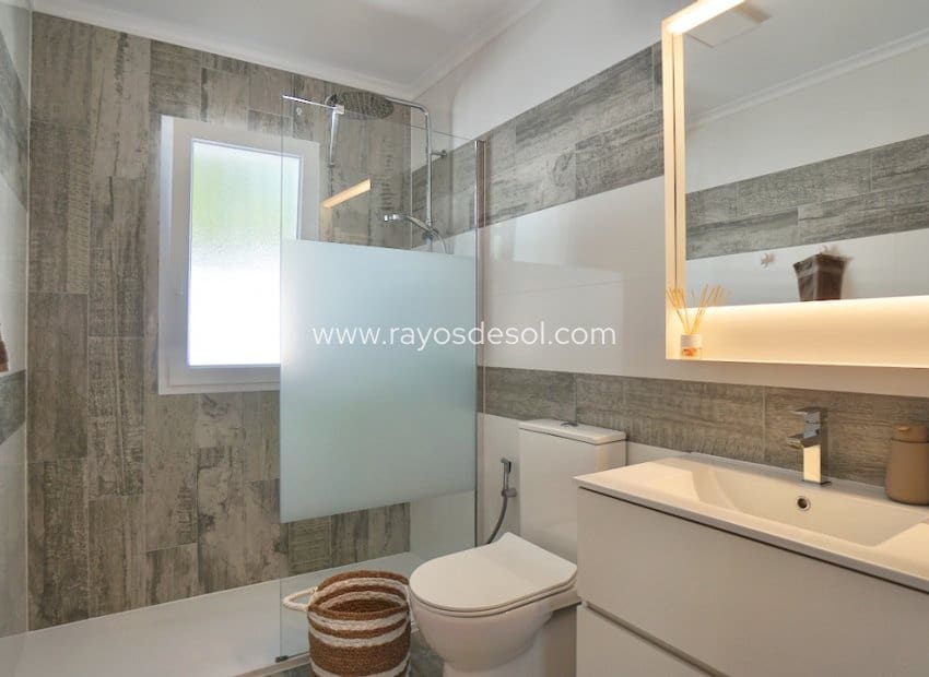 3 sypialnia Willa na sprzedaż w Benitachell / Benitatxell z basenem garażem - 649 000 € (Ref: 10132876)