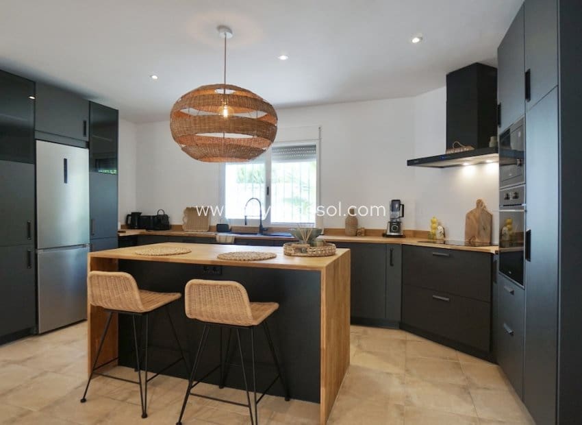 3 sypialnia Willa na sprzedaż w Benitachell / Benitatxell z basenem garażem - 649 000 € (Ref: 10132876)