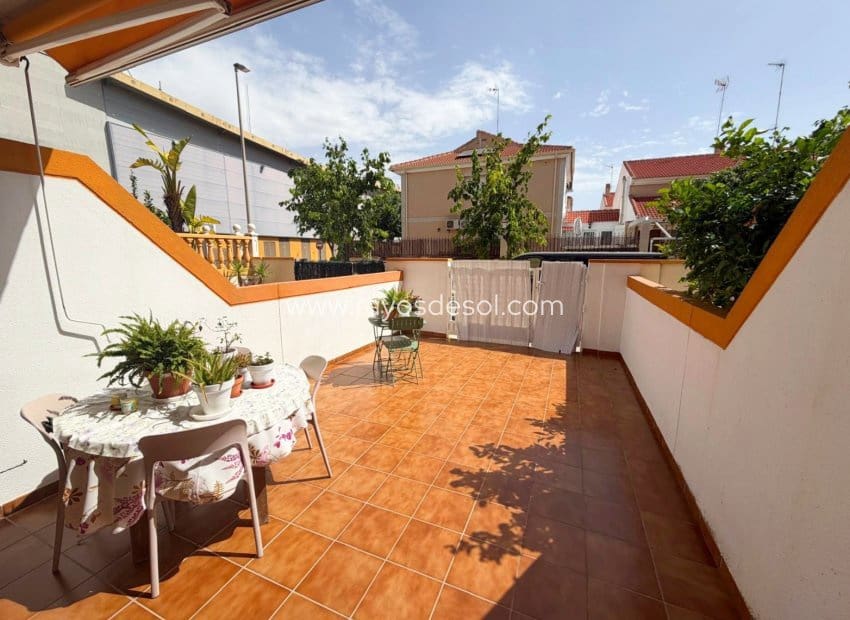 3 slaapkamer Villa te koop in Los Alcazares met zwembad - € 250.000 (Ref: 10132877)