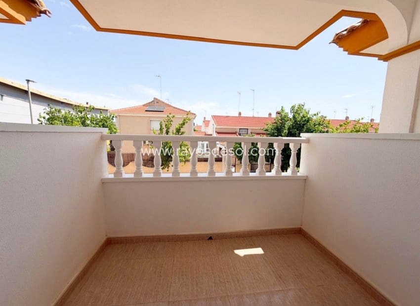 3 slaapkamer Villa te koop in Los Alcazares met zwembad - € 250.000 (Ref: 10132877)