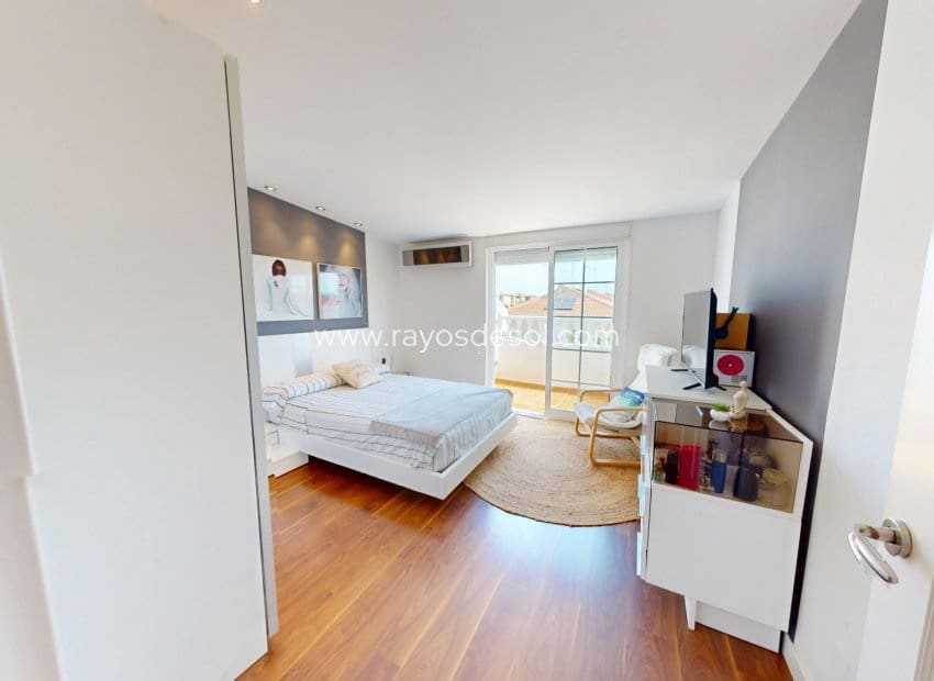 3 slaapkamer Villa te koop in Los Alcazares met zwembad - € 250.000 (Ref: 10132877)