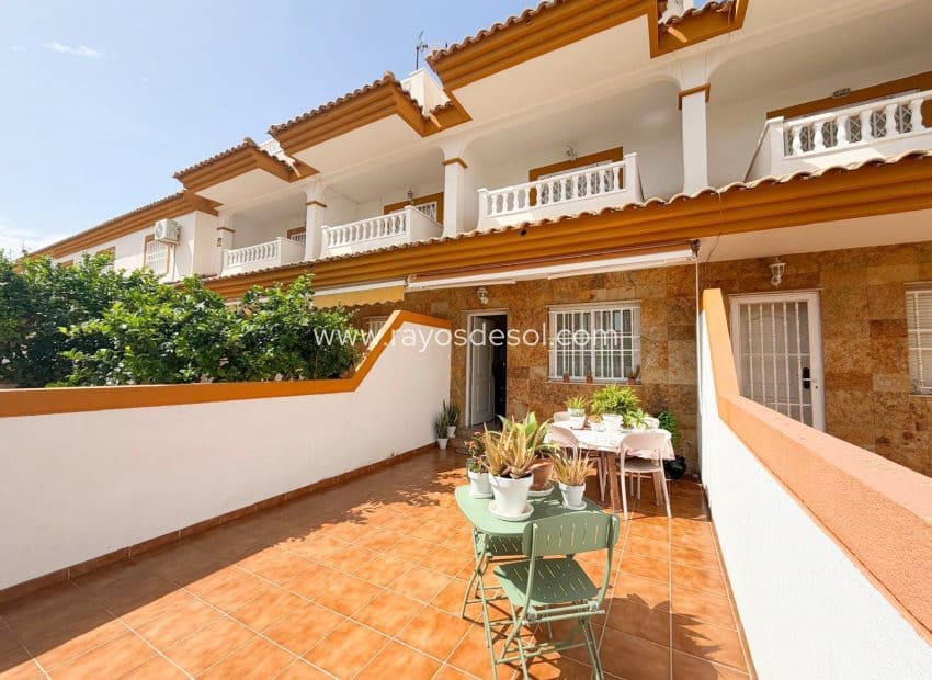 3 slaapkamer Villa te koop in Los Alcazares met zwembad - € 250.000 (Ref: 10132877)