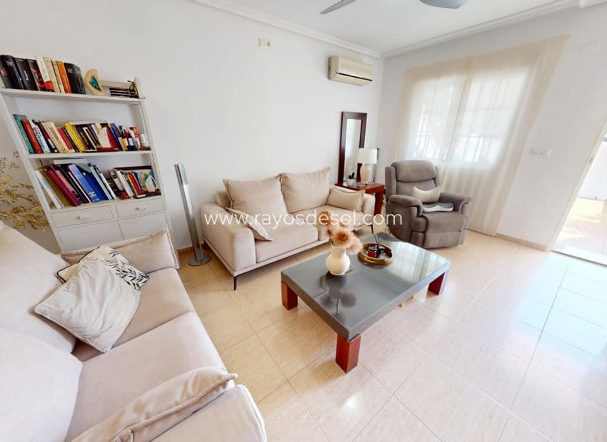 3 slaapkamer Villa te koop in Los Alcazares met zwembad - € 250.000 (Ref: 10132877)