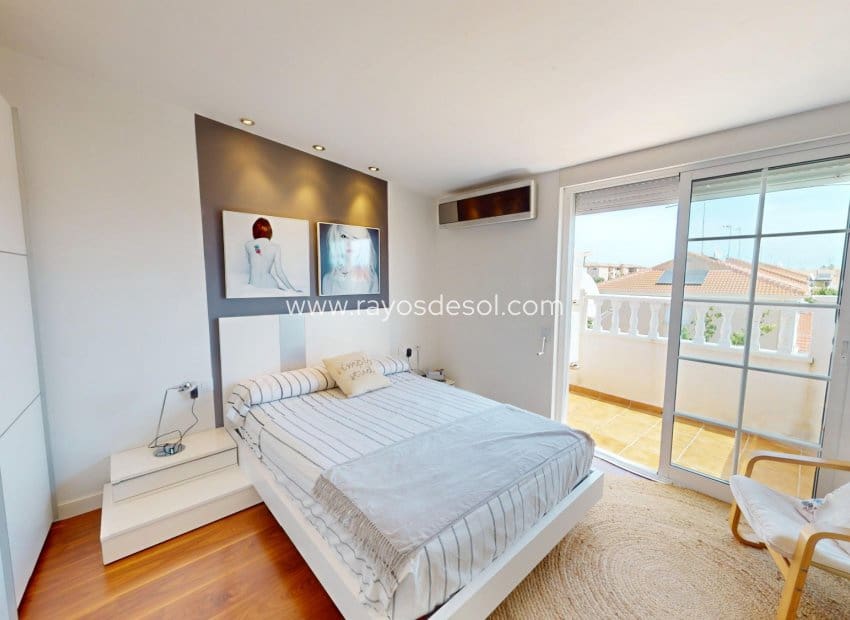3 slaapkamer Villa te koop in Los Alcazares met zwembad - € 250.000 (Ref: 10132877)