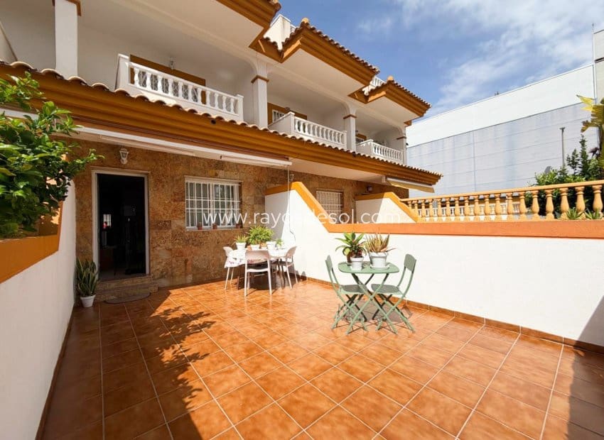 3 slaapkamer Villa te koop in Los Alcazares met zwembad - € 250.000 (Ref: 10132877)