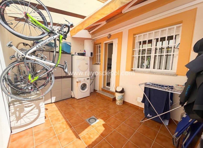 3 slaapkamer Villa te koop in Los Alcazares met zwembad - € 250.000 (Ref: 10132877)