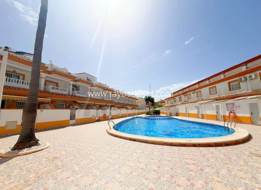 3 slaapkamer Villa te koop in Los Alcazares met zwembad - € 250.000 (Ref: 10132877)