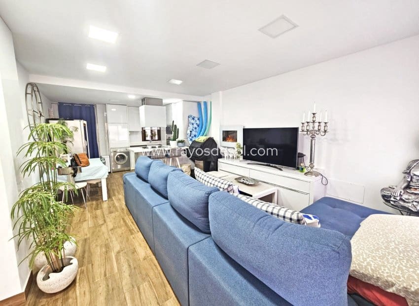 2 slaapkamer Appartement te koop in Los Alcazares met zwembad - € 215.000 (Ref: 10132878)