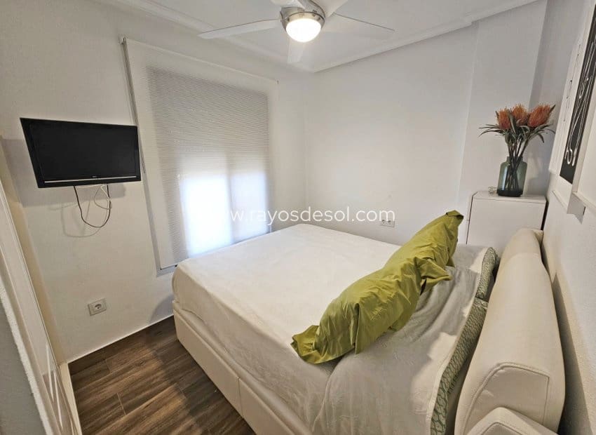 2 slaapkamer Appartement te koop in Los Alcazares met zwembad - € 215.000 (Ref: 10132878)