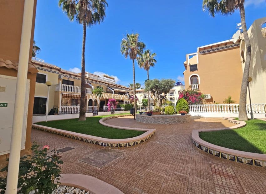 2 slaapkamer Appartement te koop in Los Alcazares met zwembad - € 215.000 (Ref: 10132878)