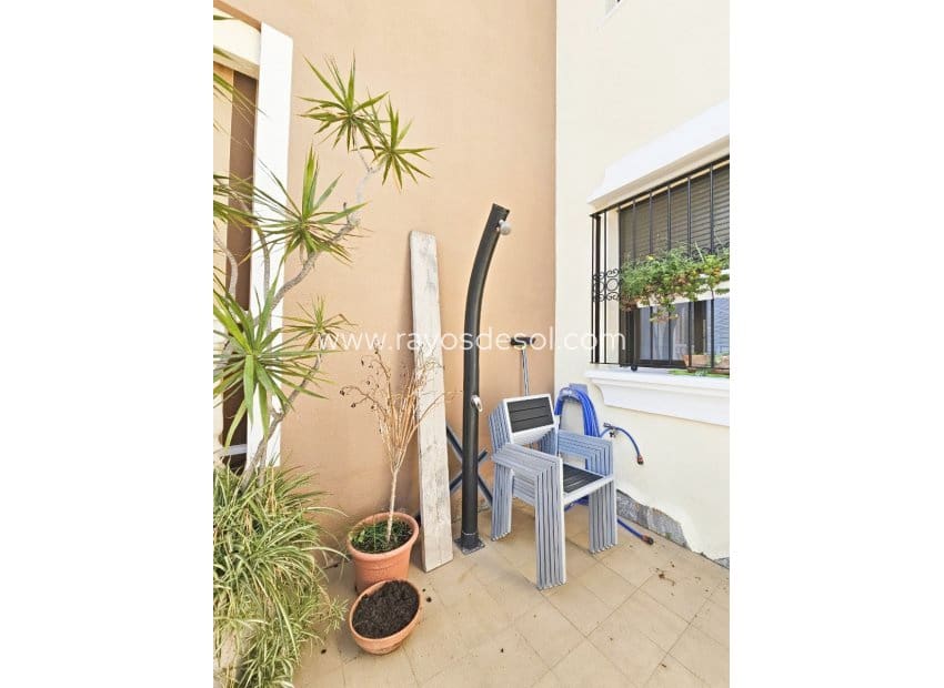 2 slaapkamer Appartement te koop in Los Alcazares met zwembad - € 215.000 (Ref: 10132878)