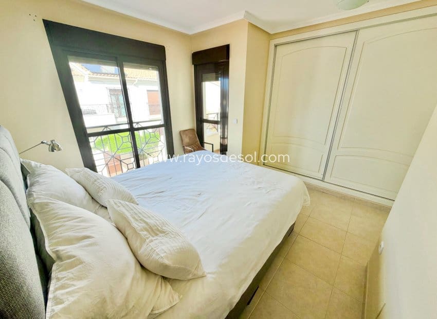 3 slaapkamer Rijtjeshuis te koop in San Cayetano met zwembad - € 199.000 (Ref: 10174735)