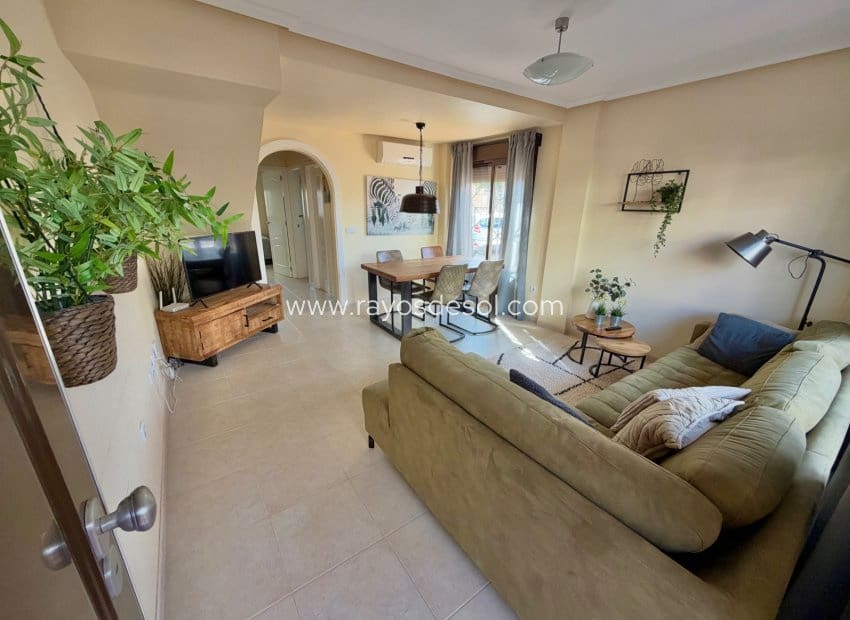 3 slaapkamer Rijtjeshuis te koop in San Cayetano met zwembad - € 199.000 (Ref: 10174735)