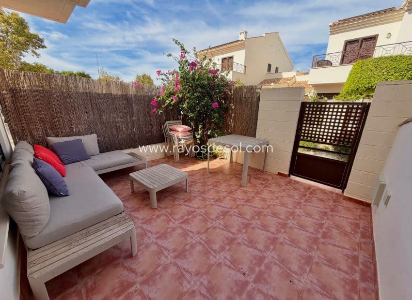 3 slaapkamer Rijtjeshuis te koop in San Cayetano met zwembad - € 199.000 (Ref: 10174735)