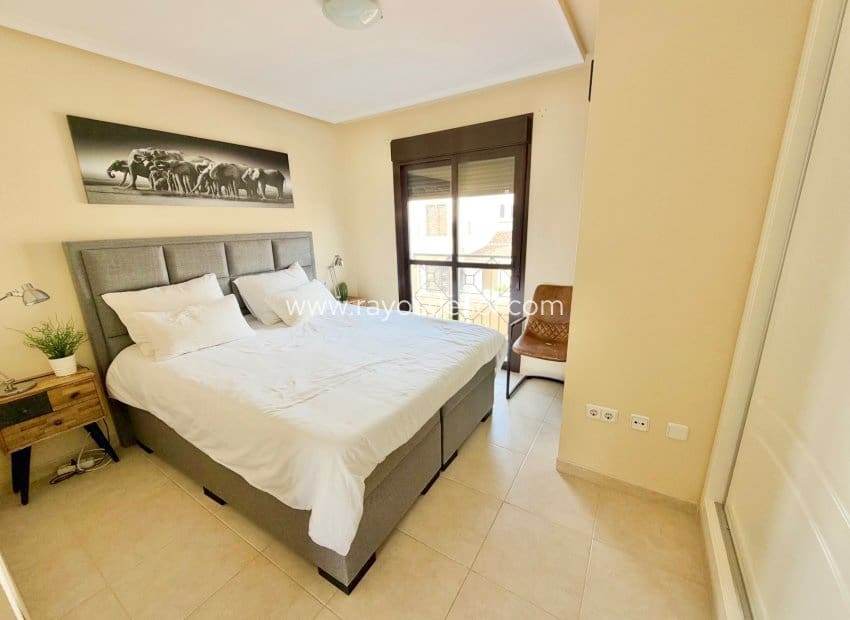 3 slaapkamer Rijtjeshuis te koop in San Cayetano met zwembad - € 199.000 (Ref: 10174735)