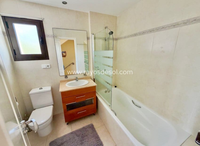 3 slaapkamer Rijtjeshuis te koop in San Cayetano met zwembad - € 199.000 (Ref: 10174735)