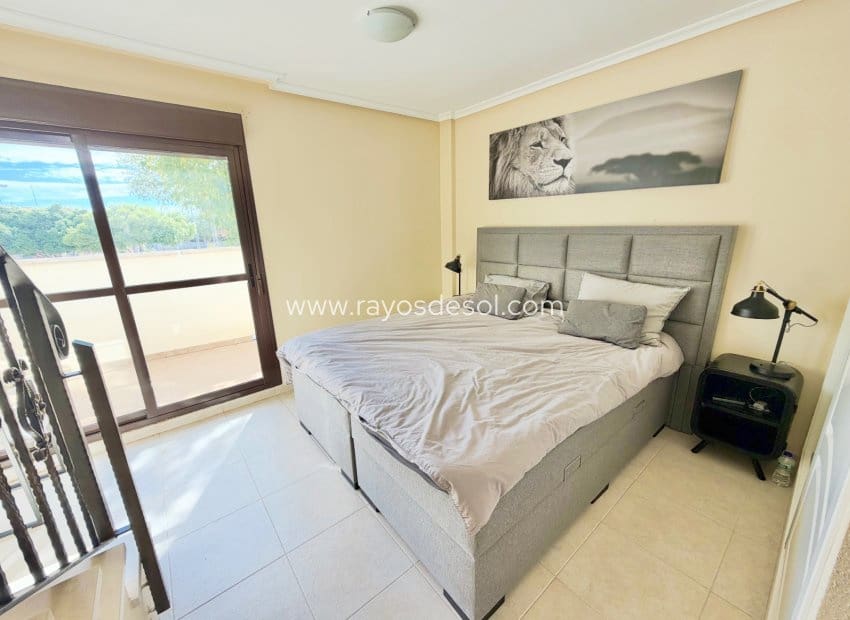 3 slaapkamer Rijtjeshuis te koop in San Cayetano met zwembad - € 199.000 (Ref: 10174735)
