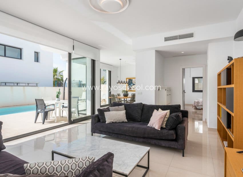 4 soverom Villa til salgs i Rojales med svømmebasseng - € 640 000 (Ref: 8542988)