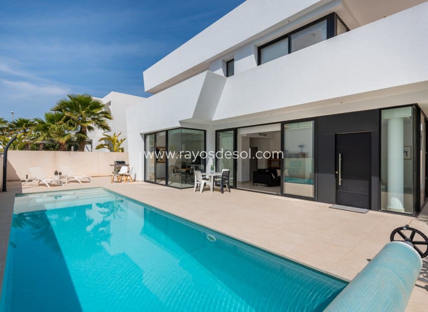 4 soverom Villa til salgs i Rojales med svømmebasseng - € 640 000 (Ref: 8542988)