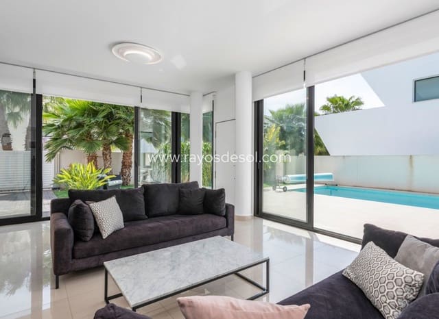 4 bedroom Villa for sale in Rojales with pool - € 640,000 (Ref: 8542988)