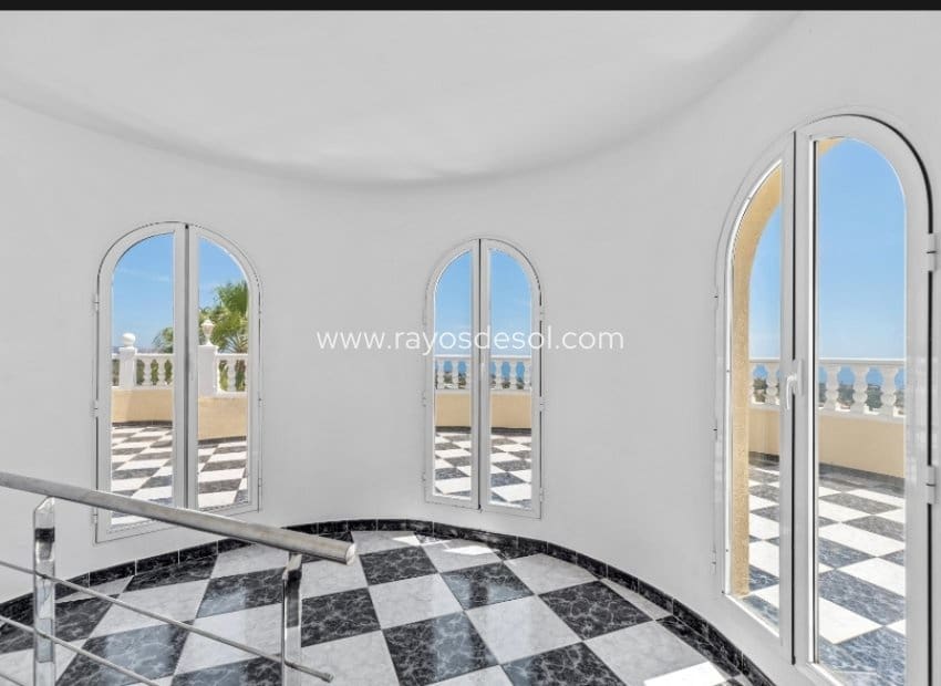 Chalet de 4 habitaciones en Calpe / Calp en venta con piscina - 1.400.000 € (Ref: 8542994)
