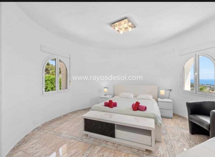 Chalet de 4 habitaciones en Calpe / Calp en venta con piscina - 1.400.000 € (Ref: 8542994)