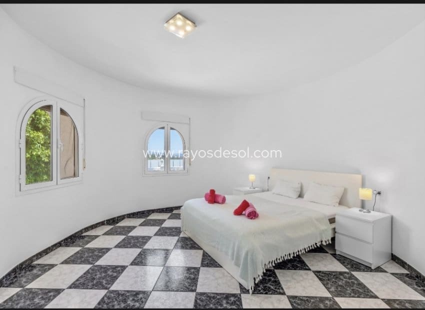 Chalet de 4 habitaciones en Calpe / Calp en venta con piscina - 1.400.000 € (Ref: 8542994)