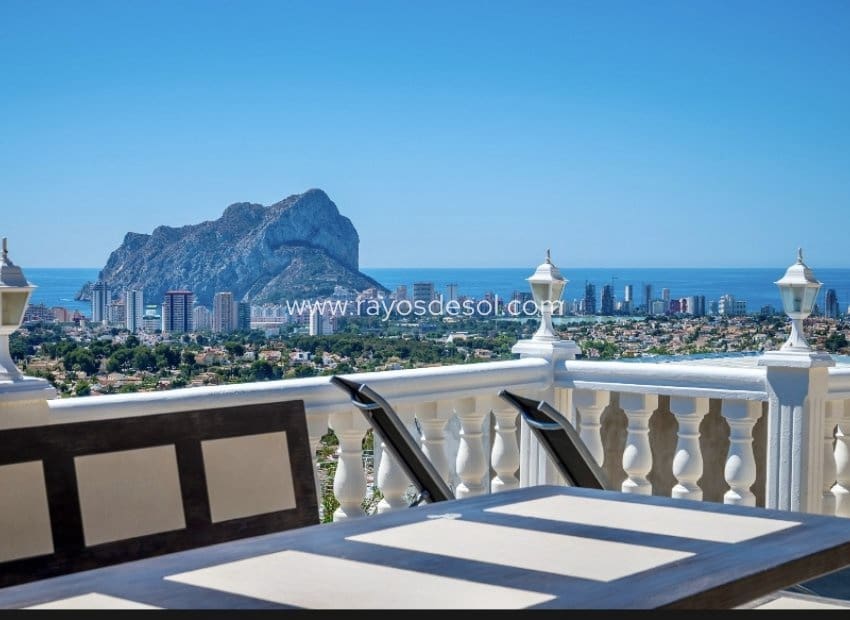 Chalet de 4 habitaciones en Calpe / Calp en venta con piscina - 1.400.000 € (Ref: 8542994)