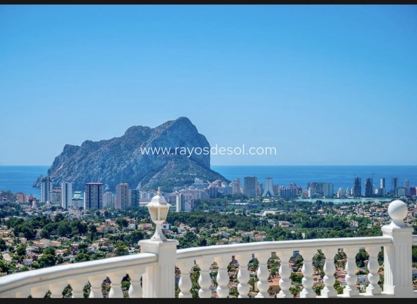 Chalet de 4 habitaciones en Calpe / Calp en venta con piscina - 1.400.000 € (Ref: 8542994)
