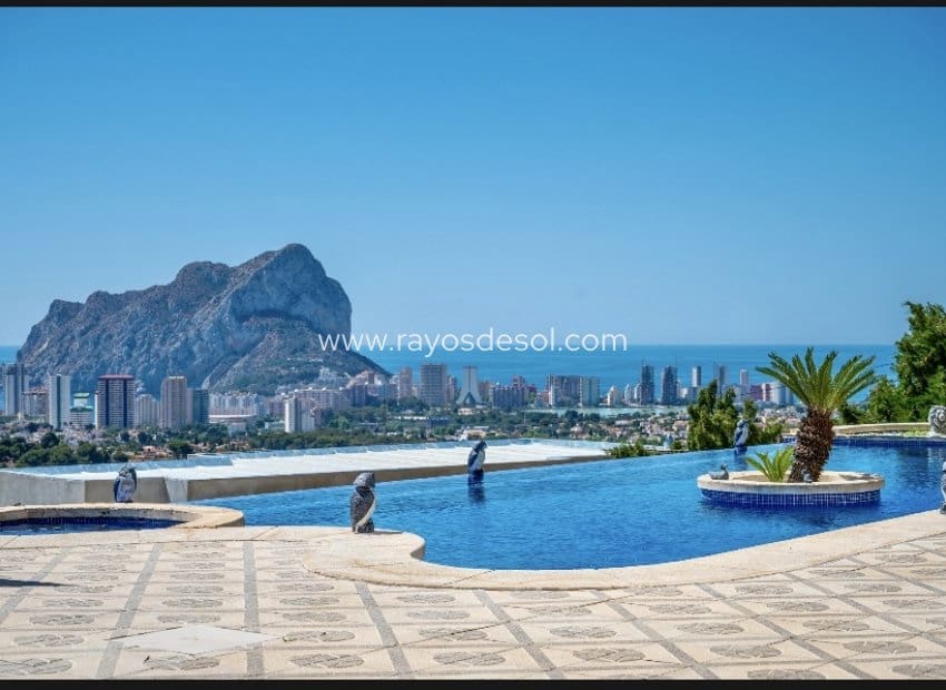 Chalet de 4 habitaciones en Calpe / Calp en venta con piscina - 1.400.000 € (Ref: 8542994)