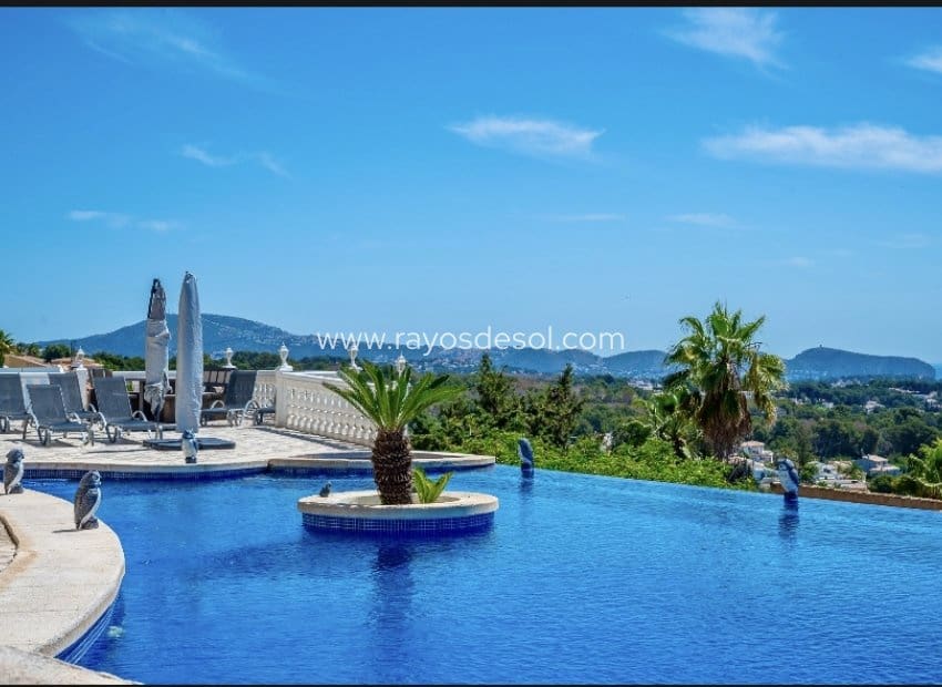 Chalet de 4 habitaciones en Calpe / Calp en venta con piscina - 1.400.000 € (Ref: 8542994)