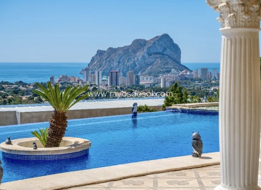 Chalet de 4 habitaciones en Calpe / Calp en venta con piscina - 1.400.000 € (Ref: 8542994)
