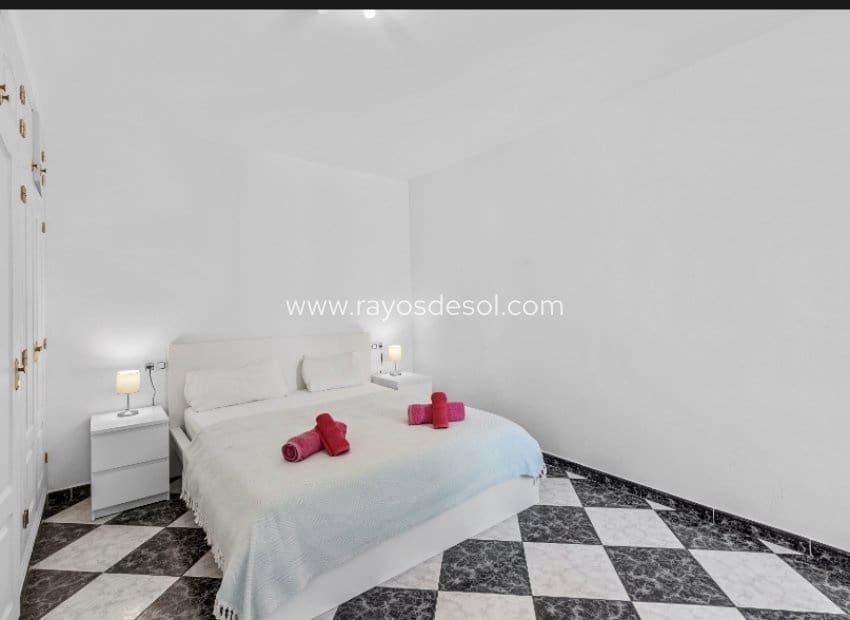 Chalet de 4 habitaciones en Calpe / Calp en venta con piscina - 1.400.000 € (Ref: 8542994)