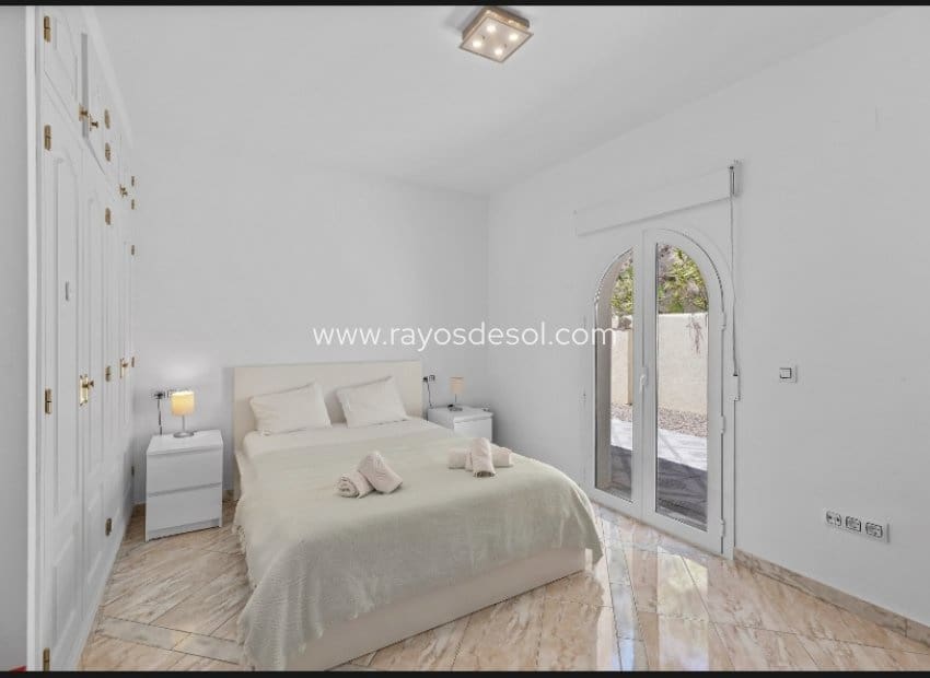 Chalet de 4 habitaciones en Calpe / Calp en venta con piscina - 1.400.000 € (Ref: 8542994)