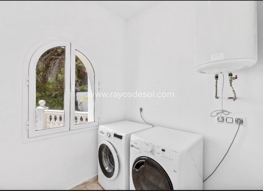 Chalet de 4 habitaciones en Calpe / Calp en venta con piscina - 1.400.000 € (Ref: 8542994)