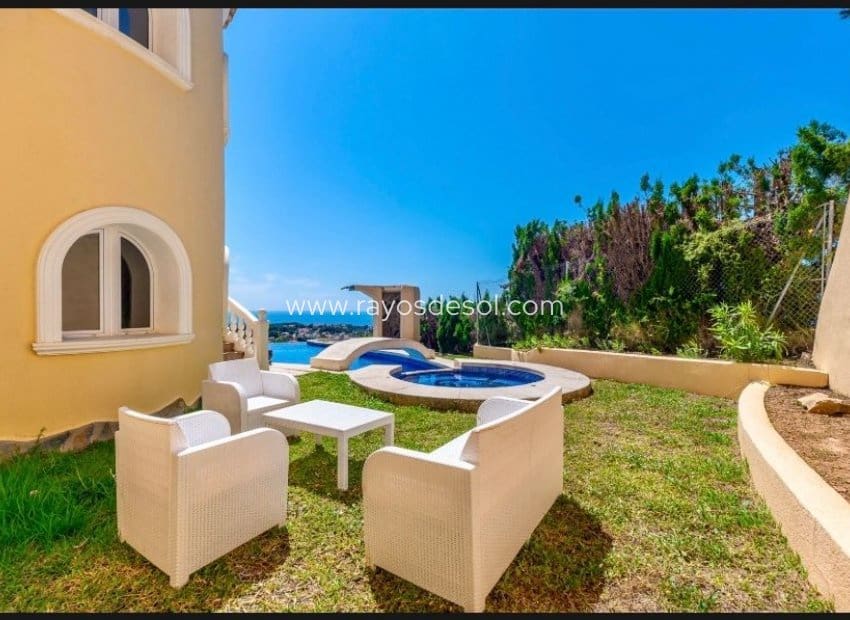 Chalet de 4 habitaciones en Calpe / Calp en venta con piscina - 1.400.000 € (Ref: 8542994)