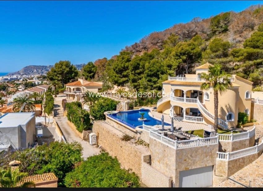 Chalet de 4 habitaciones en Calpe / Calp en venta con piscina - 1.400.000 € (Ref: 8542994)