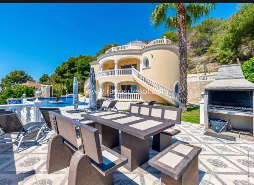 Chalet de 4 habitaciones en Calpe / Calp en venta con piscina - 1.400.000 € (Ref: 8542994)