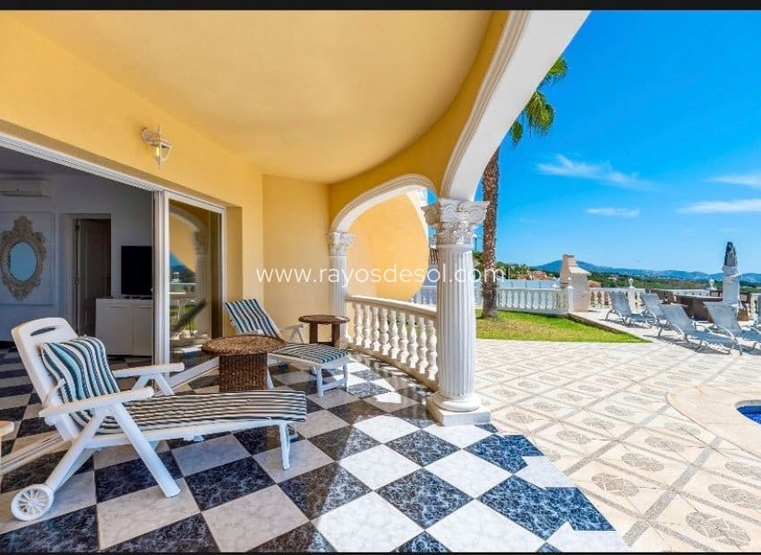 Chalet de 4 habitaciones en Calpe / Calp en venta con piscina - 1.400.000 € (Ref: 8542994)