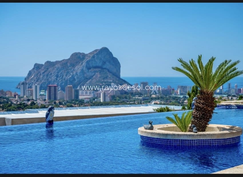 Chalet de 4 habitaciones en Calpe / Calp en venta con piscina - 1.400.000 € (Ref: 8542994)