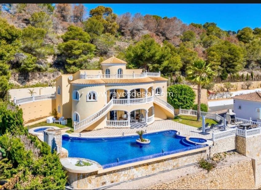 Chalet de 4 habitaciones en Calpe / Calp en venta con piscina - 1.400.000 € (Ref: 8542994)