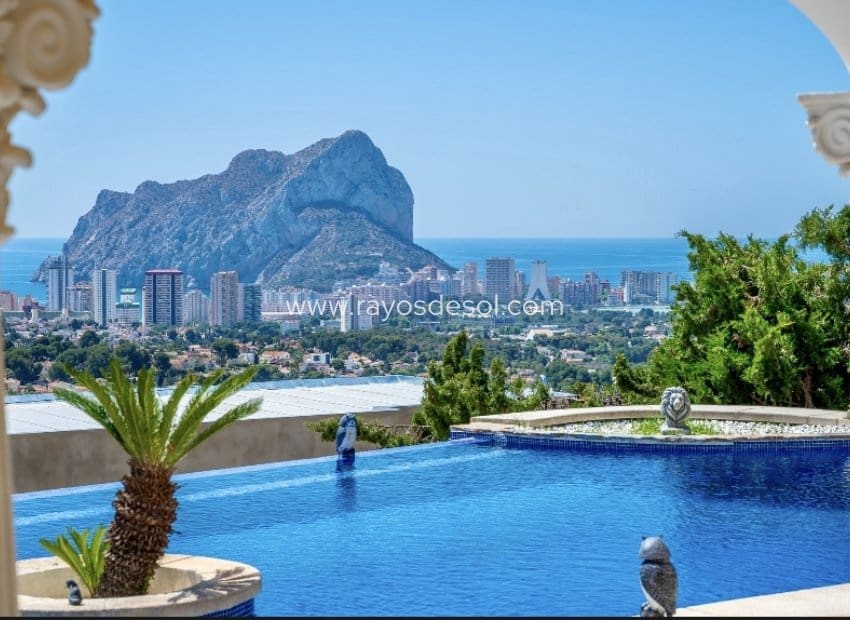 Chalet de 4 habitaciones en Calpe / Calp en venta con piscina - 1.400.000 € (Ref: 8542994)
