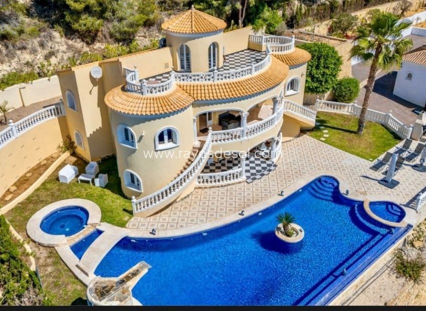 Chalet de 4 habitaciones en Calpe / Calp en venta con piscina - 1.400.000 € (Ref: 8542994)