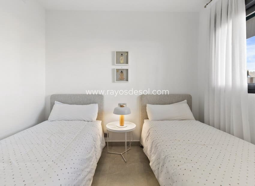 2 soveværelse Lejlighed til salg i Orihuela Costa med swimmingpool - € 310.000 (Ref: 8543002)