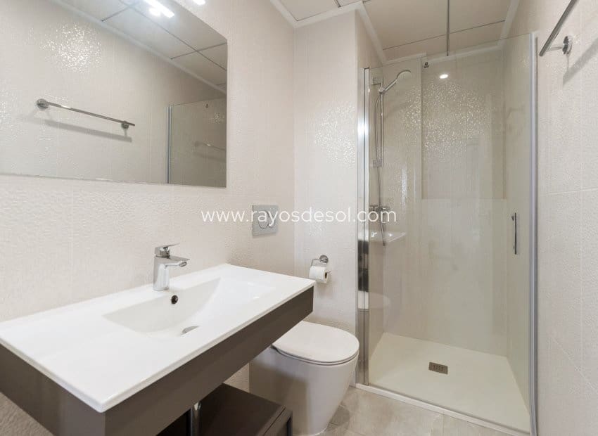 2 soveværelse Lejlighed til salg i Orihuela Costa med swimmingpool - € 310.000 (Ref: 8543002)